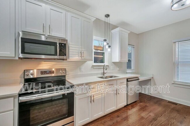 Building Photo - 123 Berry St