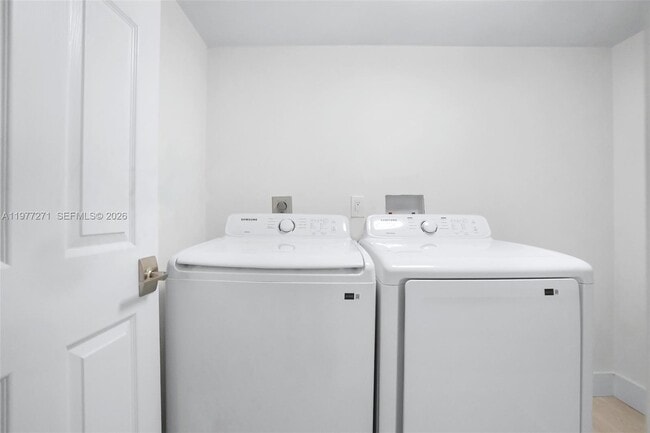 Building Photo - 7829 La Mirada Dr