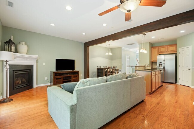 Building Photo - Beautiful 3-Bedroom Townhome in North Raleigh