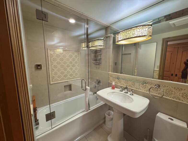 Building Photo - 119 E Cooper Ave