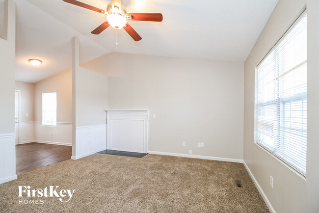Building Photo - 3820 Spring Branch Dr