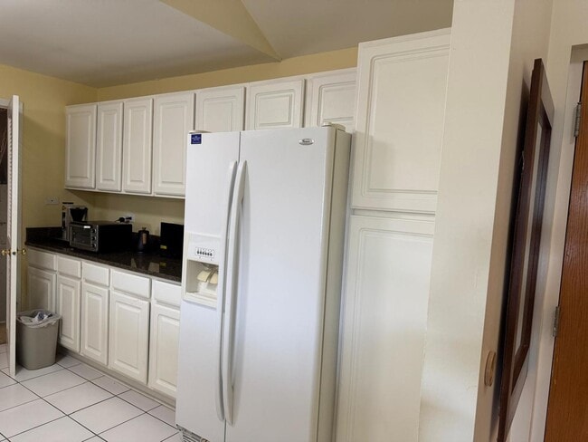 Building Photo - 2020 St Regis Dr