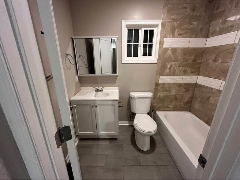 Building Photo - 1917 Hughes Ave