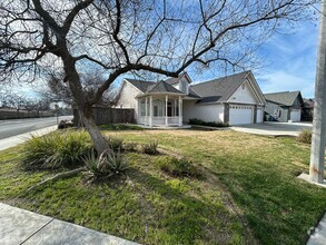 Building Photo - Move in Ready in Northwest Hanford