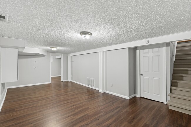 Building Photo - 1120 Gahan Dr
