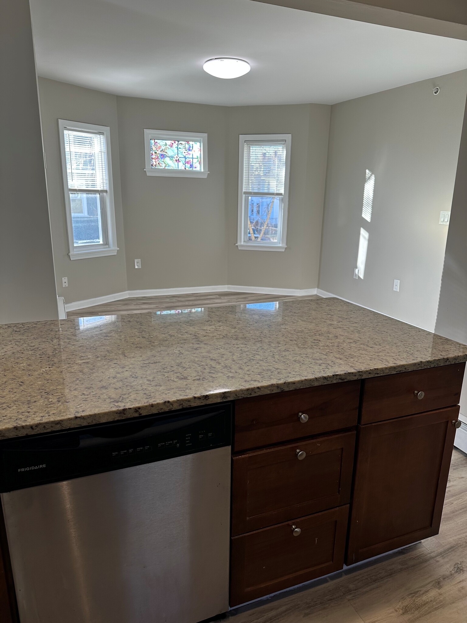 Building Photo - 91 Homes Ave