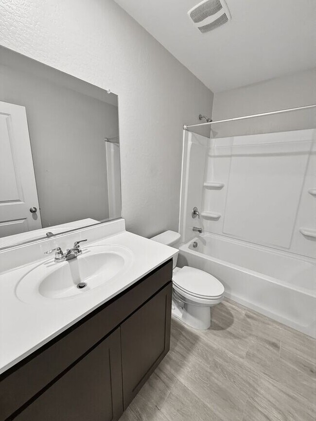 Building Photo - Home in Litchfield Park at Canyon Views! 5bd 4.5ba