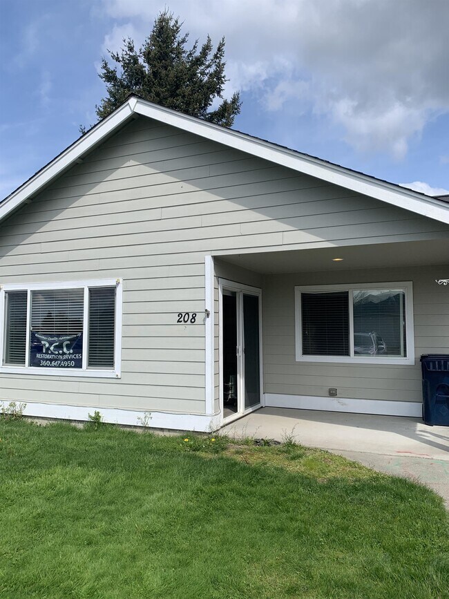 Building Photo - 210 Noble St