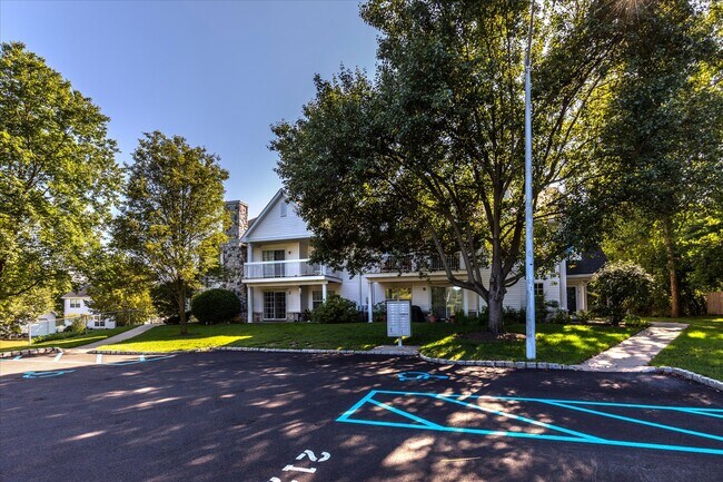 Building Photo - 16 Juneau Ct