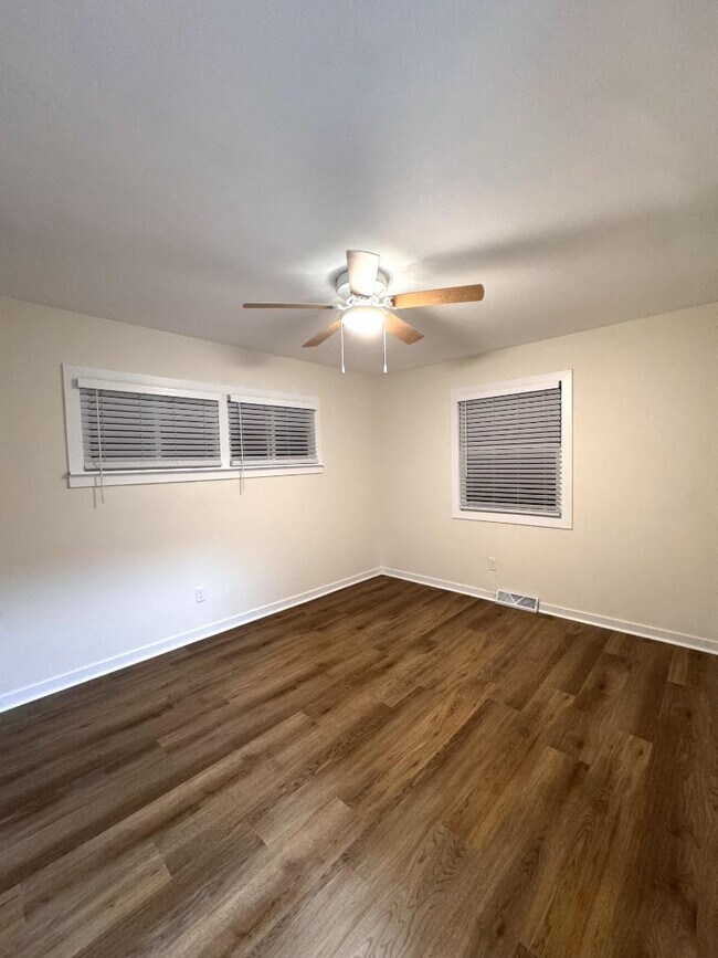 Building Photo - 2007 Burton Ave