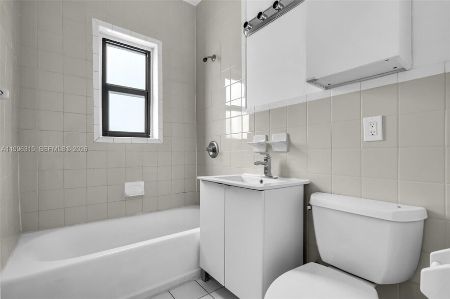 Building Photo - 130 SW 31st Ct