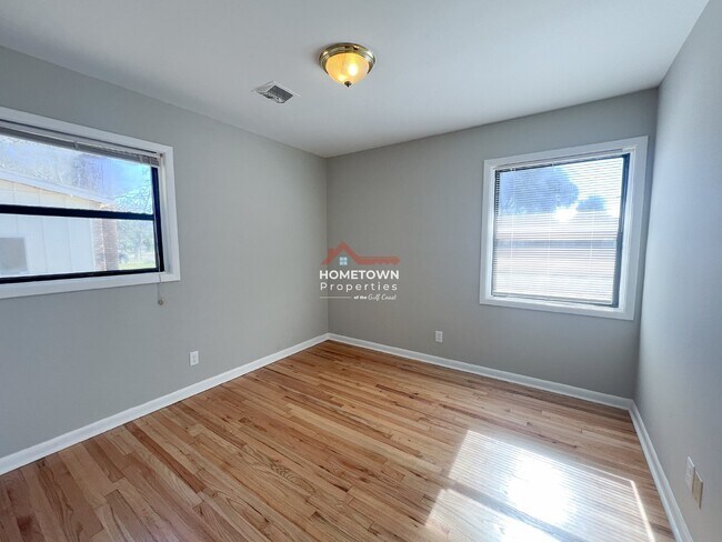 Building Photo - 3730 Forest Glen Dr