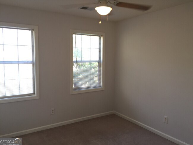 Building Photo - 20 Bridgewater Dr