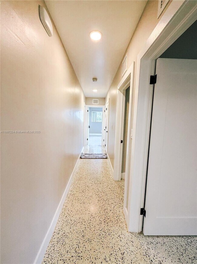 Building Photo - 425 NE 103rd St