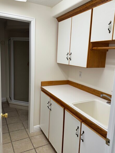 Building Photo - 1117 E 200 S