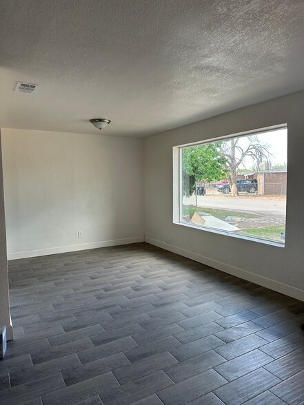 Building Photo - 23 W Eyman St