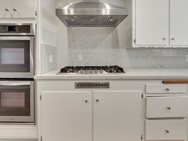 Building Photo - 3 bedrooms, 2 bathrooms house in La Habra