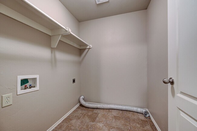 Building Photo - ** $500 Off Move-in Special ** Gorgeous 4 ...