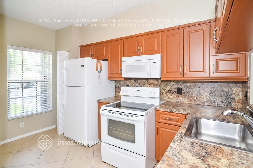 Building Photo - 16648 Hemingway Dr