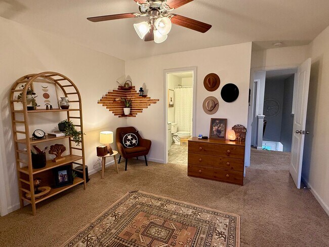 Building Photo - Beautiful 4 bedroom 2.5 bath home located in the Cliffs subdivision!