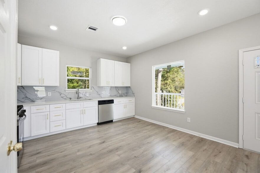 Building Photo - 1915 Ross Ave