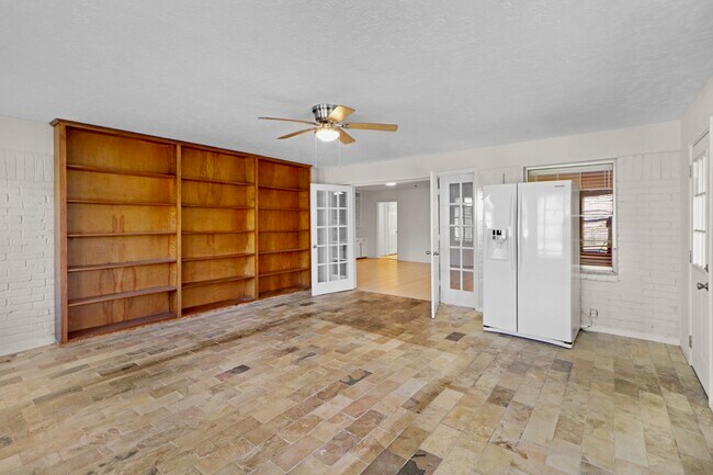 Building Photo - 5554 Beechnut St