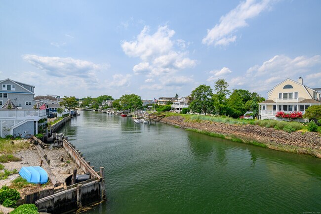 Building Photo - 2154 Fairfield Beach Rd