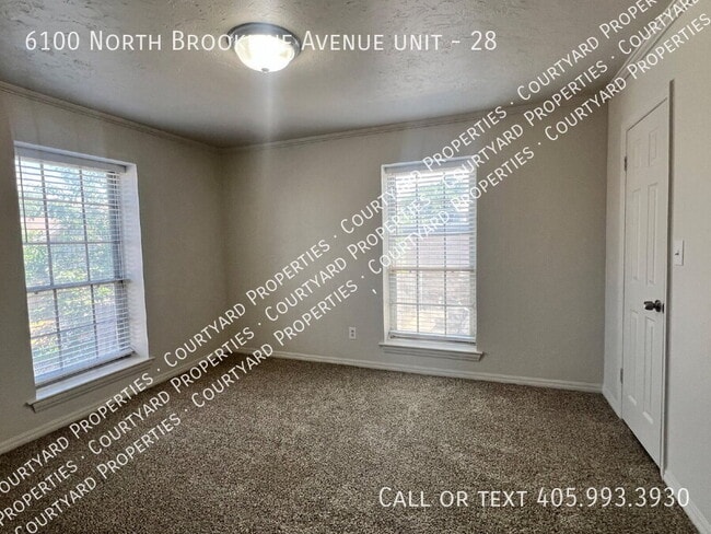 Building Photo - 6100 N Brookline Ave