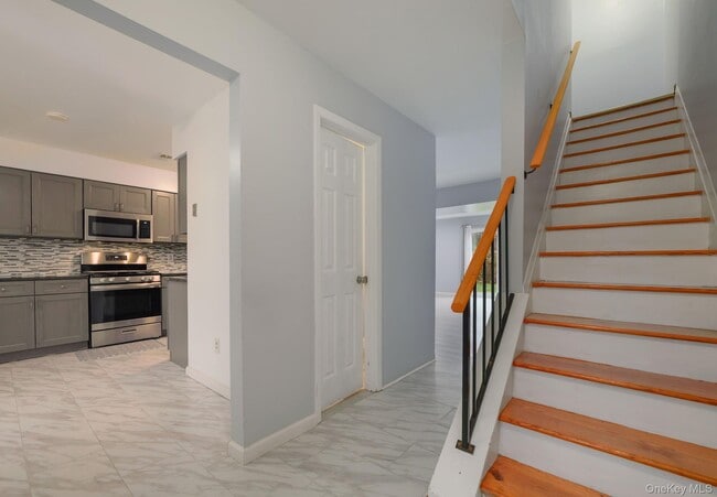 Building Photo - 276 Temple Hill Rd