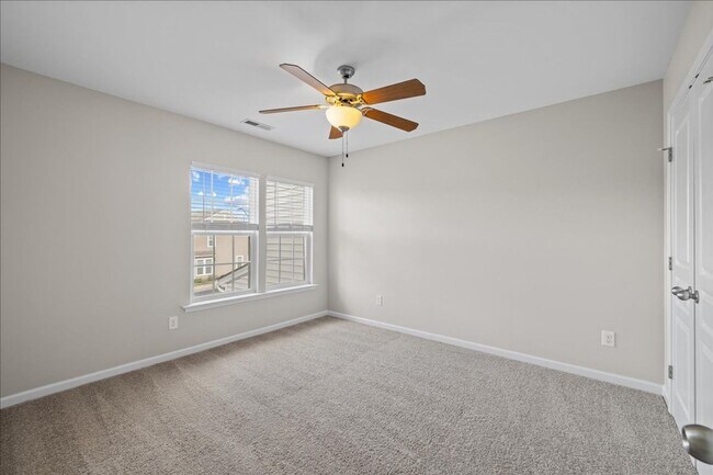 Building Photo - Well Maintained Three Bedroom Home!
