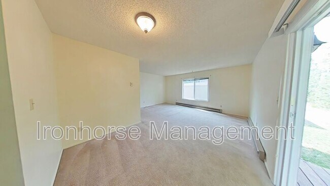 Building Photo - 515 S 15th Ave