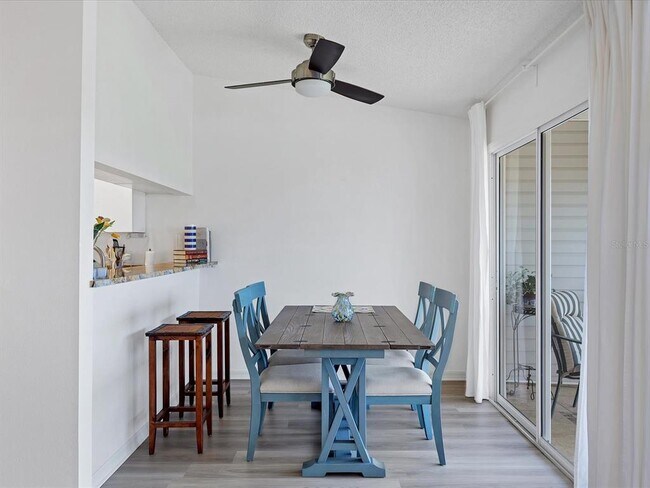 Building Photo - 3607 E Bay Dr