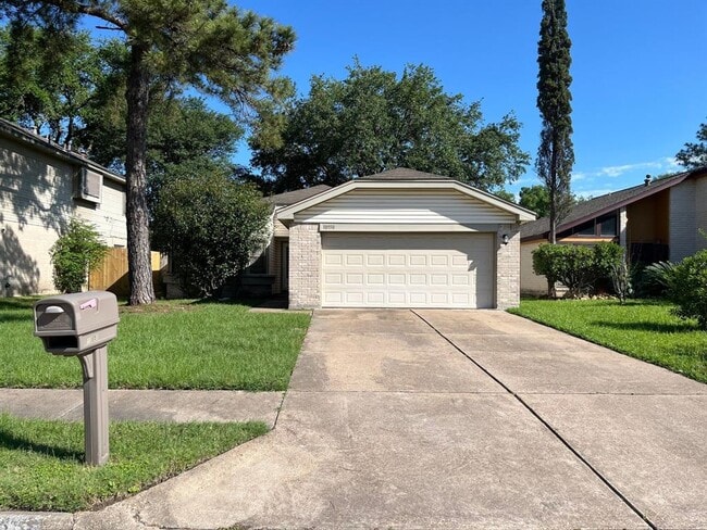 Primary Photo - 10550 Walnut Glen Dr