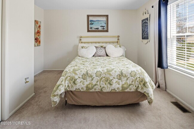 Building Photo - 148 Mizzen Ave