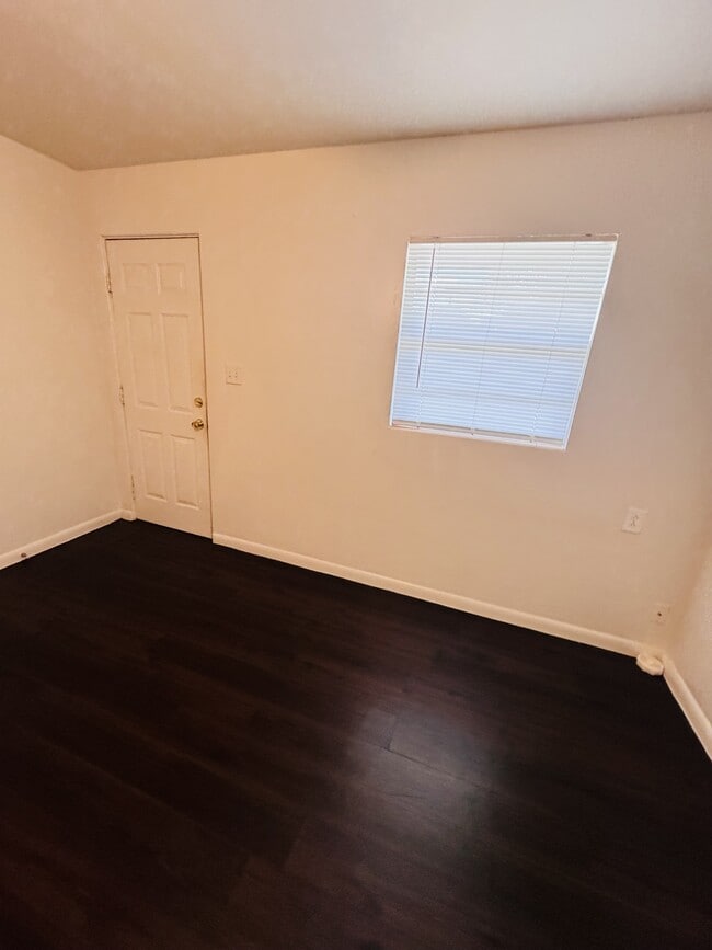 Building Photo - 2075 Howell Branch Rd