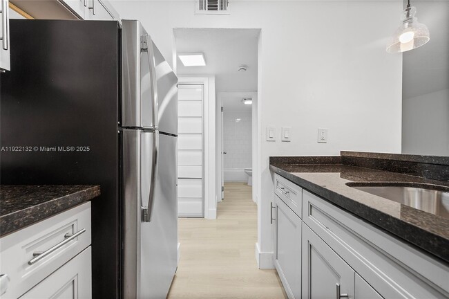 Building Photo - 12101 NE 6th Ave