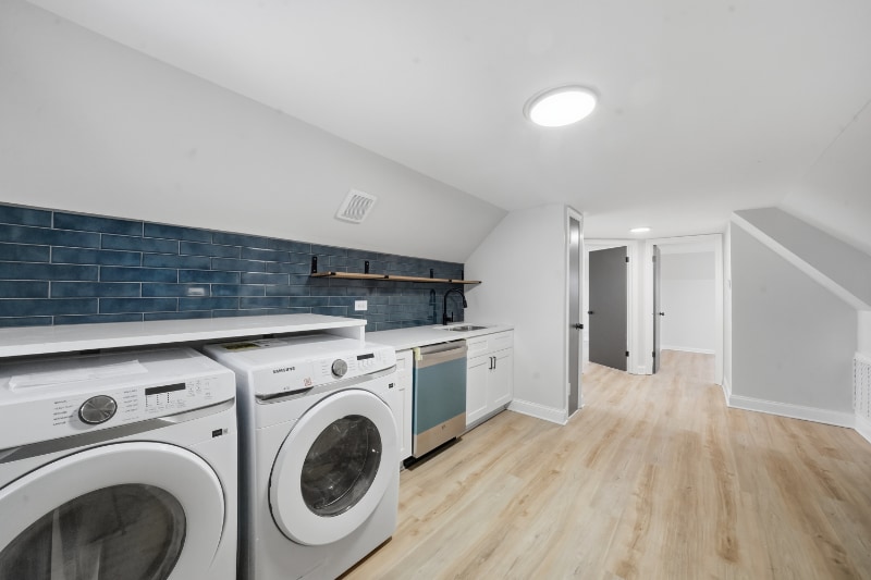 Building Photo - 6640 W Foster Ave