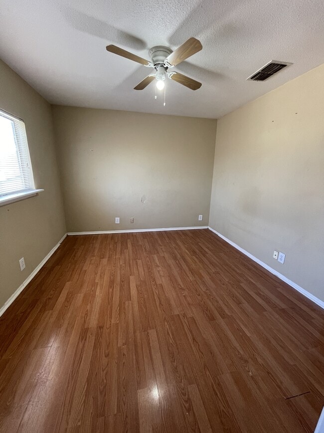 Building Photo - 9931 Village Briar