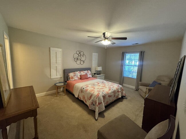 Building Photo - Furnished Duplex in Seneca