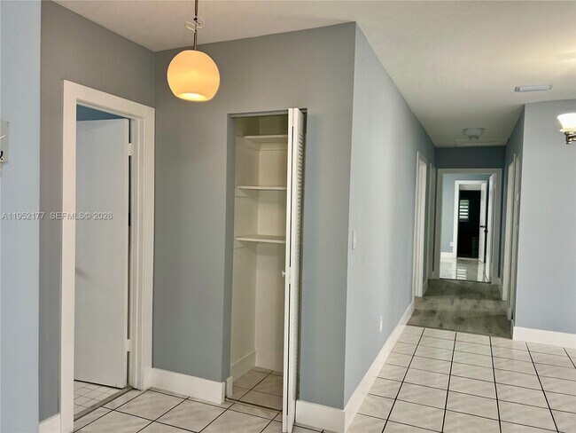 Building Photo - 3297 SW 26th St