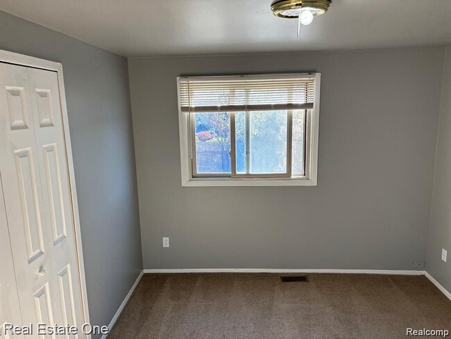 Building Photo - 5102 Franklin Park Dr