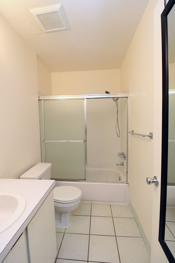 Building Photo - 6214 SE 51st Ave