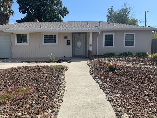 Building Photo - Spacious 3 Bedroom 2 Bath Home in Arden Ar...