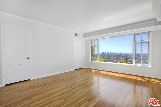 Building Photo - 2675 Glendower Ave