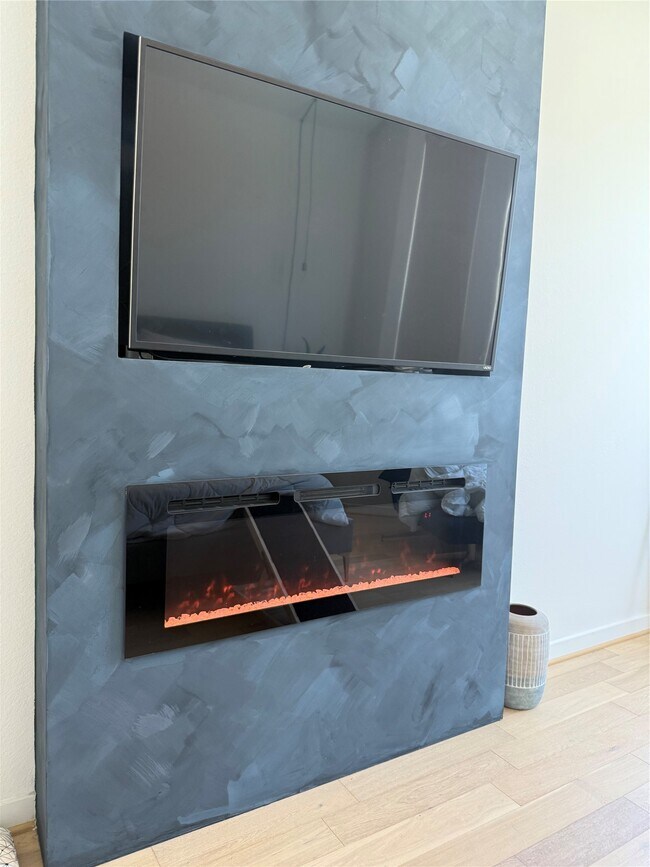 Building Photo - 3030 Lantana Trl