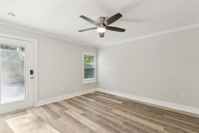 Building Photo - Live the Island Life – Move-In Ready 3 Bed...