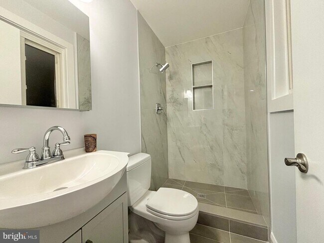 Building Photo - 2712 Finch St