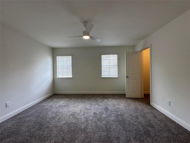 Building Photo - 8003 Woodway Dr