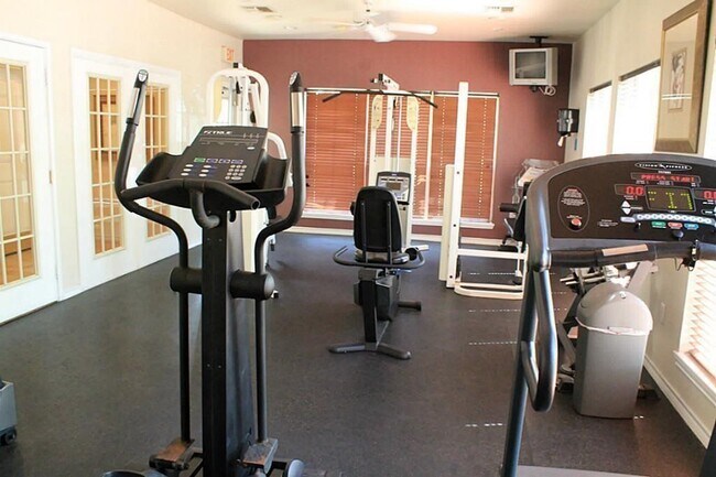 Building Photo - 2255 Braeswood Park Dr