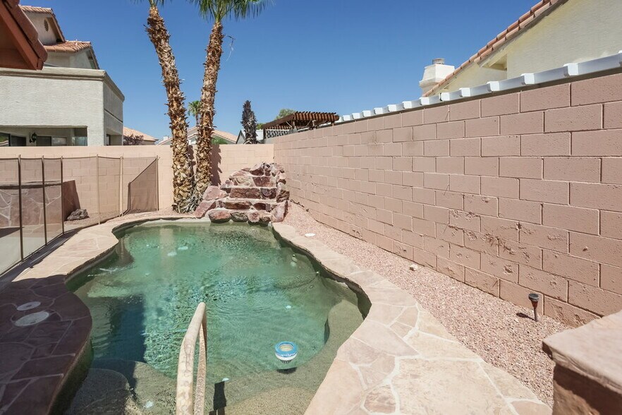 Building Photo - 1612 Blanco Dr